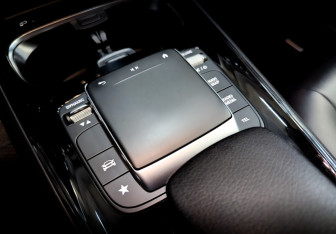 Подержанный автомобиль Mercedes-Benz GLB 2021 года (25 фото)