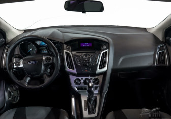 Подержанный автомобиль Ford Focus Sedan 2012 года (6 фото)