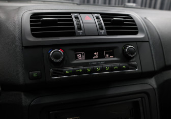 Подержанный автомобиль Skoda Fabia Wagon 2012 года (14 фото)
