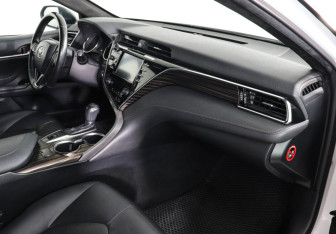 Подержанный автомобиль Toyota Camry Sedan 2018 года (10 фото)