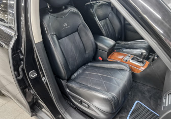 Подержанный автомобиль Infiniti QX70 2013 года (23 фото)