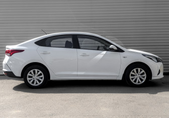 Подержанный автомобиль Hyundai Solaris Sedan 2021 года (4 фото)