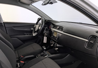 Подержанный автомобиль Kia Rio Sedan 2020 года (13 фото)