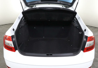 Подержанный автомобиль Skoda Octavia Liftback 2019 года (17 фото)