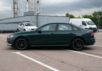 Подержанный автомобиль Audi A4 Sedan 2021 года (8 фото)