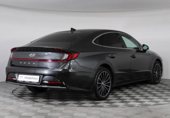Подержанный автомобиль Hyundai Sonata 2021 года (5 фото)