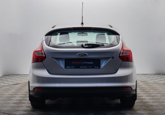 Подержанный автомобиль Ford Focus Hatchback 2011 года (4 фото)
