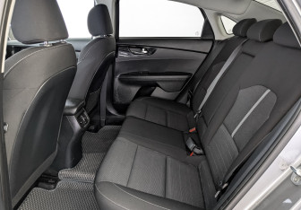 Подержанный автомобиль Kia Cerato Sedan 2018 года (12 фото)