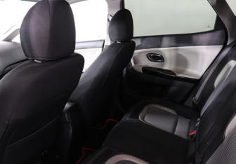 Подержанный автомобиль Kia Ceed Hatchback 2013 года (12 фото)