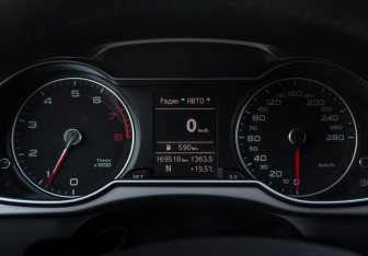 Подержанный автомобиль Audi A4 Sedan 2013 года (11 фото)
