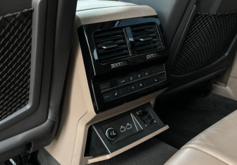 Подержанный автомобиль Volkswagen Touareg 2019 года (22 фото)