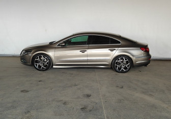 Подержанный автомобиль Volkswagen Passat CC 2009 года (8 фото)