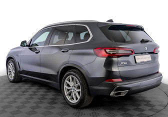 Подержанный автомобиль BMW X5 2019 года (7 фото)