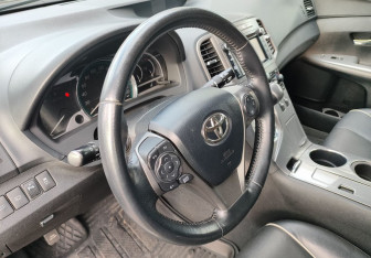 Подержанный автомобиль Toyota Venza 2013 года (14 фото)