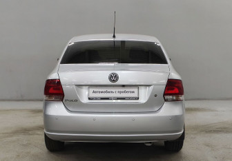 Подержанный автомобиль Volkswagen Polo Sedan 2012 года (6 фото)