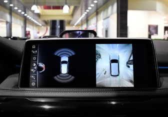 Подержанный автомобиль BMW X5 M 2016 года (13 фото)