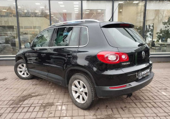 Подержанный автомобиль Volkswagen Tiguan 2010 года (6 фото)