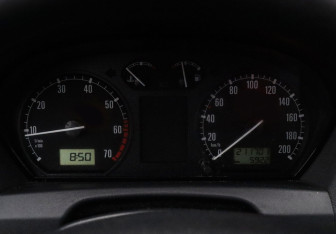 Подержанный автомобиль Skoda Fabia Hatchback 2001 года (13 фото)