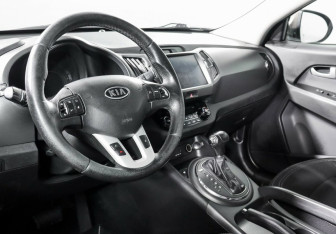 Подержанный автомобиль Kia Sportage 2012 года (10 фото)
