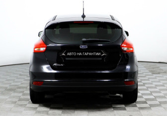 Подержанный автомобиль Ford Focus Hatchback 2017 года (6 фото)
