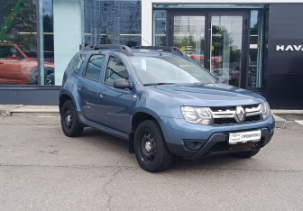 Подержанный автомобиль Renault Duster 2018 года (3 фото)