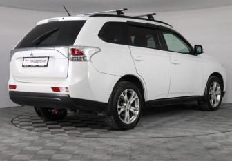 Подержанный автомобиль Mitsubishi Outlander 2013 года (5 фото)