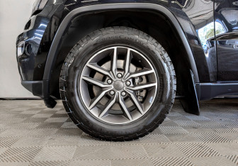 Подержанный автомобиль Jeep Grand Cherokee 2021 года (18 фото)