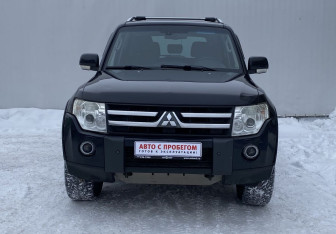 Подержанный автомобиль Mitsubishi Pajero 2010 года (2 фото)