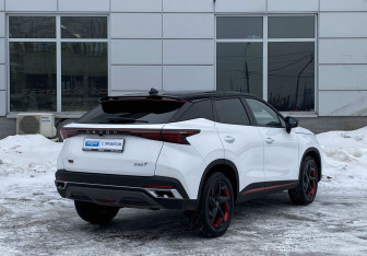 Подержанный автомобиль Omoda C5 2022 года (5 фото)