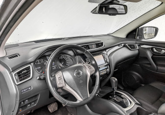 Подержанный автомобиль Nissan Qashqai 2017 года (16 фото)