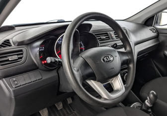 Подержанный автомобиль Kia Rio Hatchback 2014 года (15 фото)