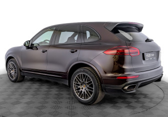 Подержанный автомобиль Porsche Cayenne 2017 года (7 фото)