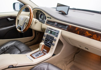 Подержанный автомобиль Volvo XC70 2010 года (10 фото)