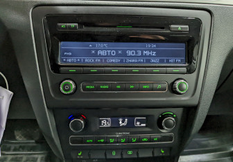 Подержанный автомобиль Skoda Rapid Liftback 2014 года (23 фото)