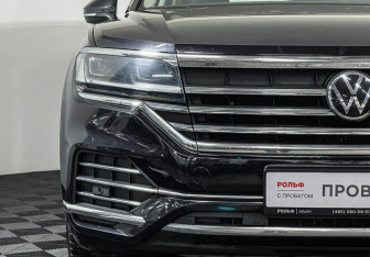 Подержанный автомобиль Volkswagen Touareg 2021 года (20 фото)