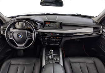 Подержанный автомобиль BMW X5 2018 года (14 фото)