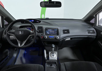 Подержанный автомобиль Honda Civic Sedan 2011 года (8 фото)