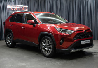Подержанный автомобиль Toyota RAV4 2021 года (3 фото)