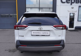 Подержанный автомобиль Toyota RAV4 2020 года (6 фото)