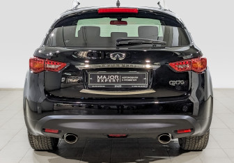 Подержанный автомобиль Infiniti QX70 2014 года (6 фото)
