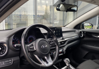 Подержанный автомобиль Kia Cerato Sedan 2021 года (22 фото)