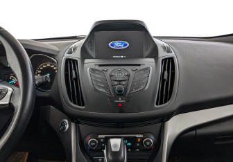 Подержанный автомобиль Ford Kuga 2016 года (17 фото)