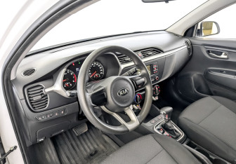 Подержанный автомобиль Kia Rio Sedan 2021 года (15 фото)