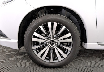 Подержанный автомобиль Mitsubishi Outlander 2022 года (18 фото)