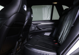 Подержанный автомобиль BMW X5 M 2015 года (12 фото)