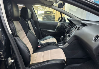 Подержанный автомобиль Peugeot 308 Hatchback 2010 года (10 фото)