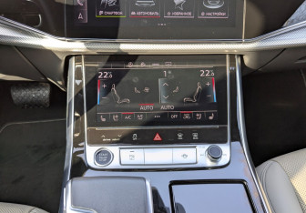 Подержанный автомобиль Audi Q7 2023 года (28 фото)