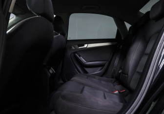 Подержанный автомобиль Audi A4 Sedan 2014 года (11 фото)