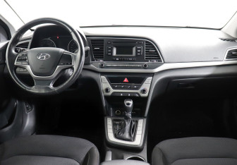 Подержанный автомобиль Hyundai Elantra Sedan 2018 года (6 фото)