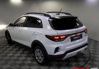 Подержанный автомобиль Kia Rio Hatchback 2022 года (19 фото)